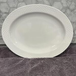 Mikasa Trellis  Serving Platter Oval 14”x11” In EUC